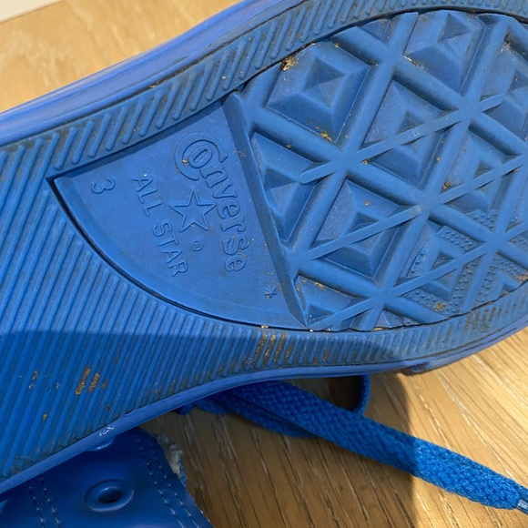 Boys size 3 leather converse - Picture 2 of 3